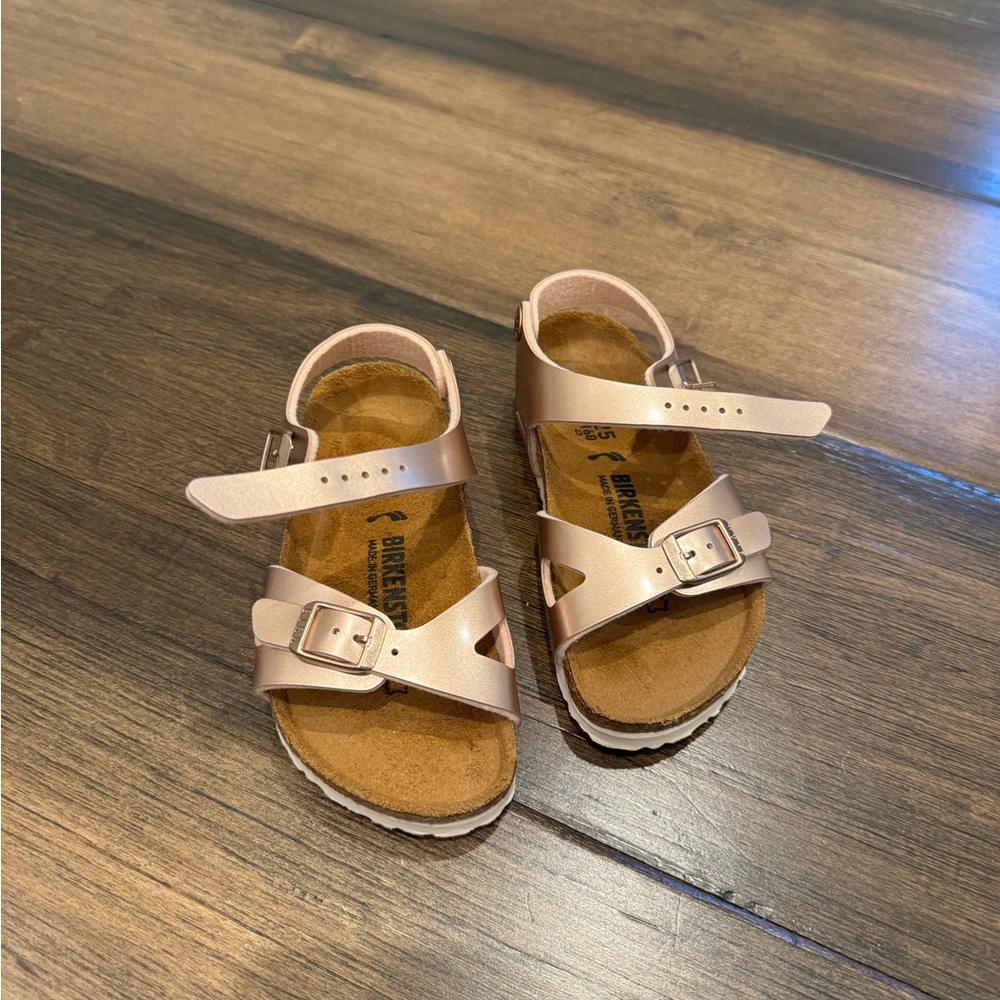 Birkenstock Rosegold sandals size 25 toddler new never worn